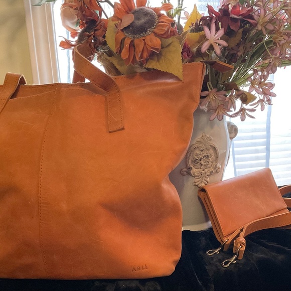 ABLE XL COGNAC COLORED Shoulder Bag w/Matching Wallet - Picture 3 of 9